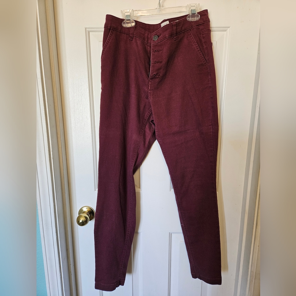 Super cute. High waisted. Womens pants. Burgundy. Size 8